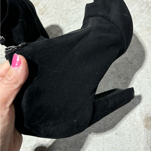 NWOT open toe suede booties.  Size 7 - Picture 3 of 4